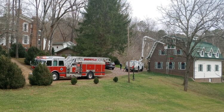 Man Stuck Hanging Christmas Decorations Rescued By Greeneville Fire Department