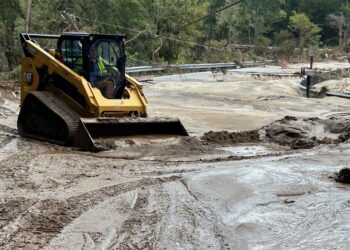 Moving mud and muck at Bird's Bridge