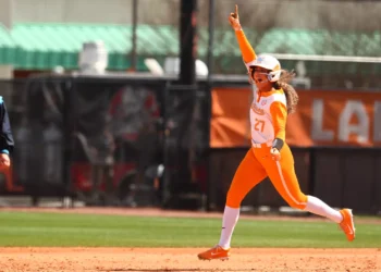 #7 Tennessee Completes Sweep with 6-3 Win Over UConn