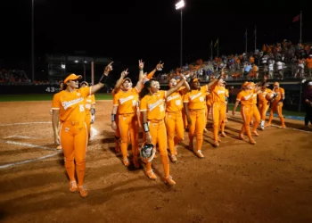 #7 Lady Vols Split Saturday Doubleheader, Win Series Over #17 Mississippi State