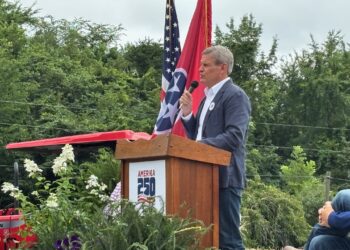 Governor Bill Lee addresses those at the Rock Field Farm in Greene County in 2025. (Radio Greeneville News photo)