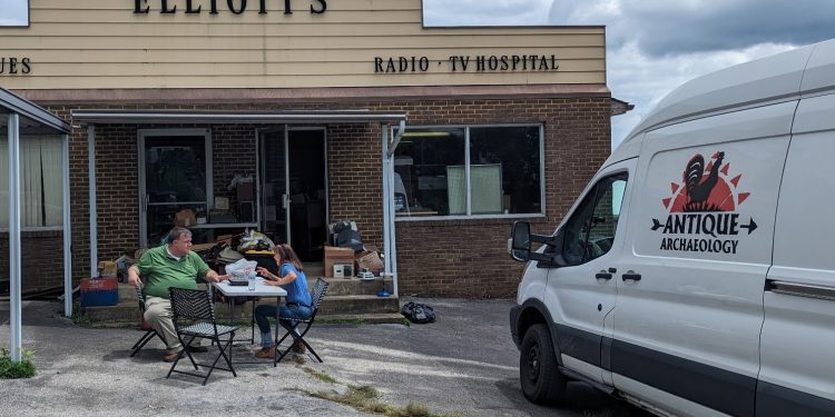 Ray Elliott’s Antique Radio Collection Featured on Upcoming Episode of “American Pickers”