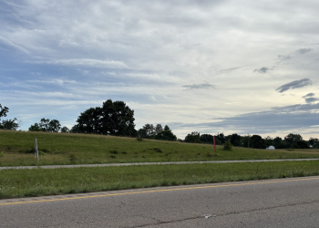 This property, adjacent to the Zoomers seen in the far right of this picture, would be rezoning to MX to allow for the medical office as well as retail space.