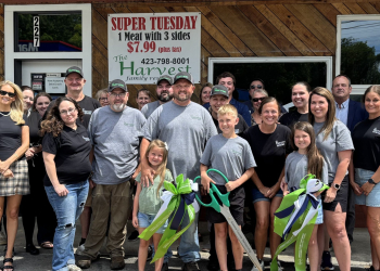 The Lunsford family , restaurant employees, Partnership reps , Mayor Doty and others gathered for the Ribbon Cutting. (Radio Greeneville News photo)