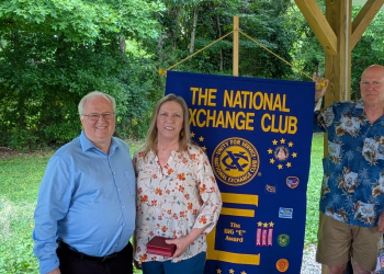 (L-R) Bill Onkst, Paige Mengel and President Bob Schooley