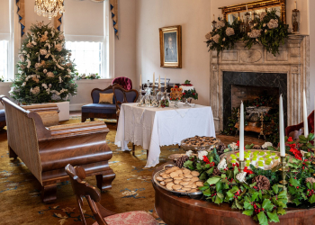 A colonial holiday decoration workshop will be held at the Dickson-Williams Mansion on Thursday.