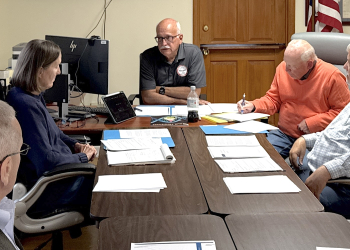 The Tusculum Board of Mayor and Commissioners voted unanimously Monday night to enter into a contract with Genetec for license plate reader cameras.
